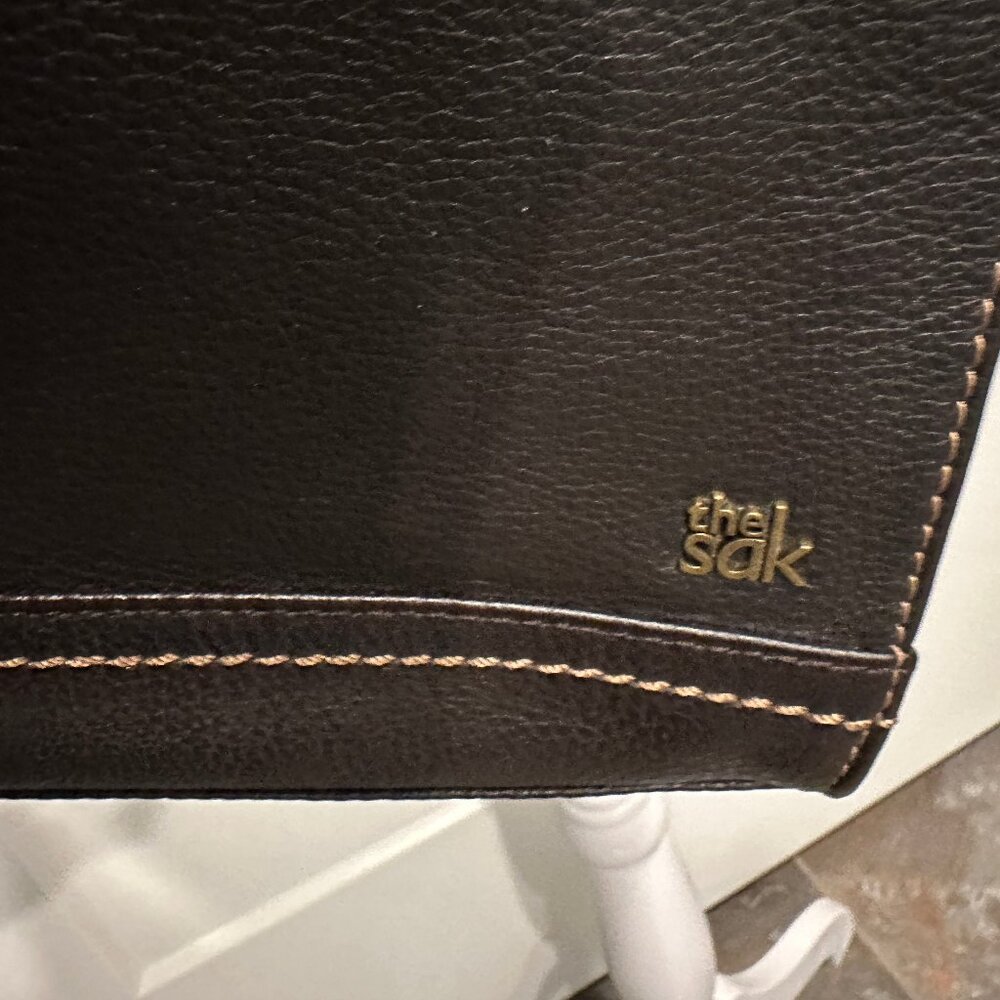 "The Sak" crossbody chocolate leather purse - Picture 7 of 9